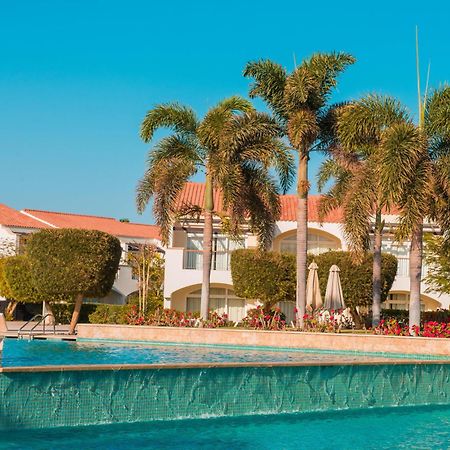 Reef Oasis Blue Bay Resort & Spa Sharm el-Sheikh Exterior foto The pool at the Sheraton Club Resort