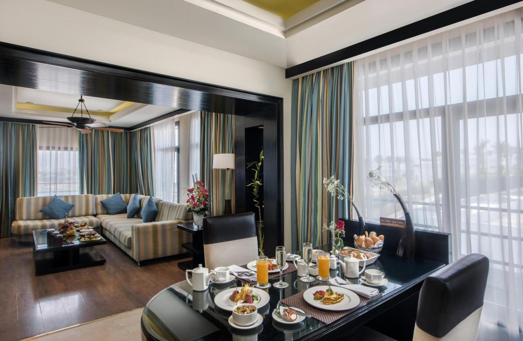 Reef Oasis Blue Bay Resort & Spa Sharm el-Sheikh Exterior foto A suite at the hotel