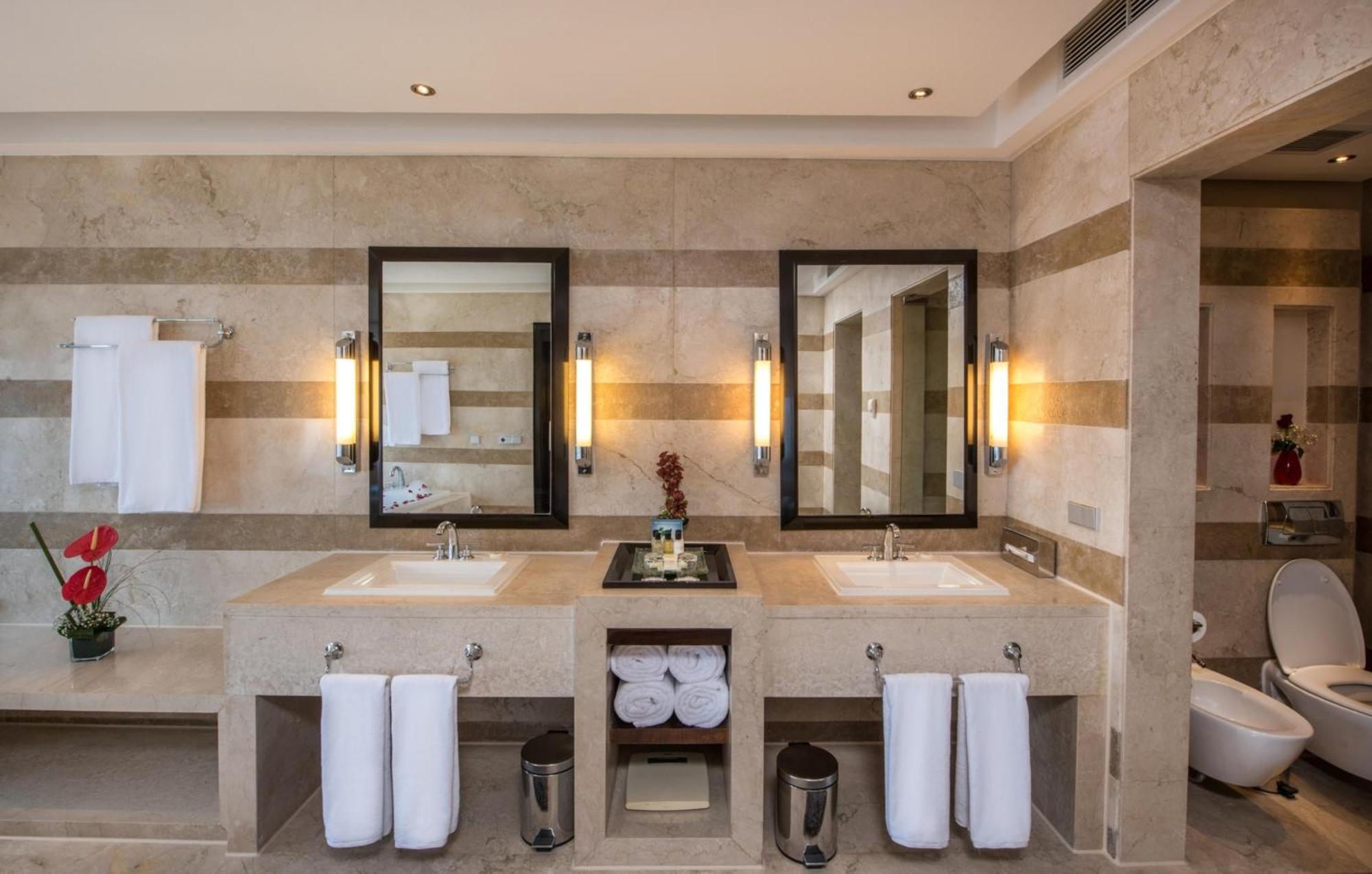 Reef Oasis Blue Bay Resort & Spa Sharm el-Sheikh Exterior foto Bathroom