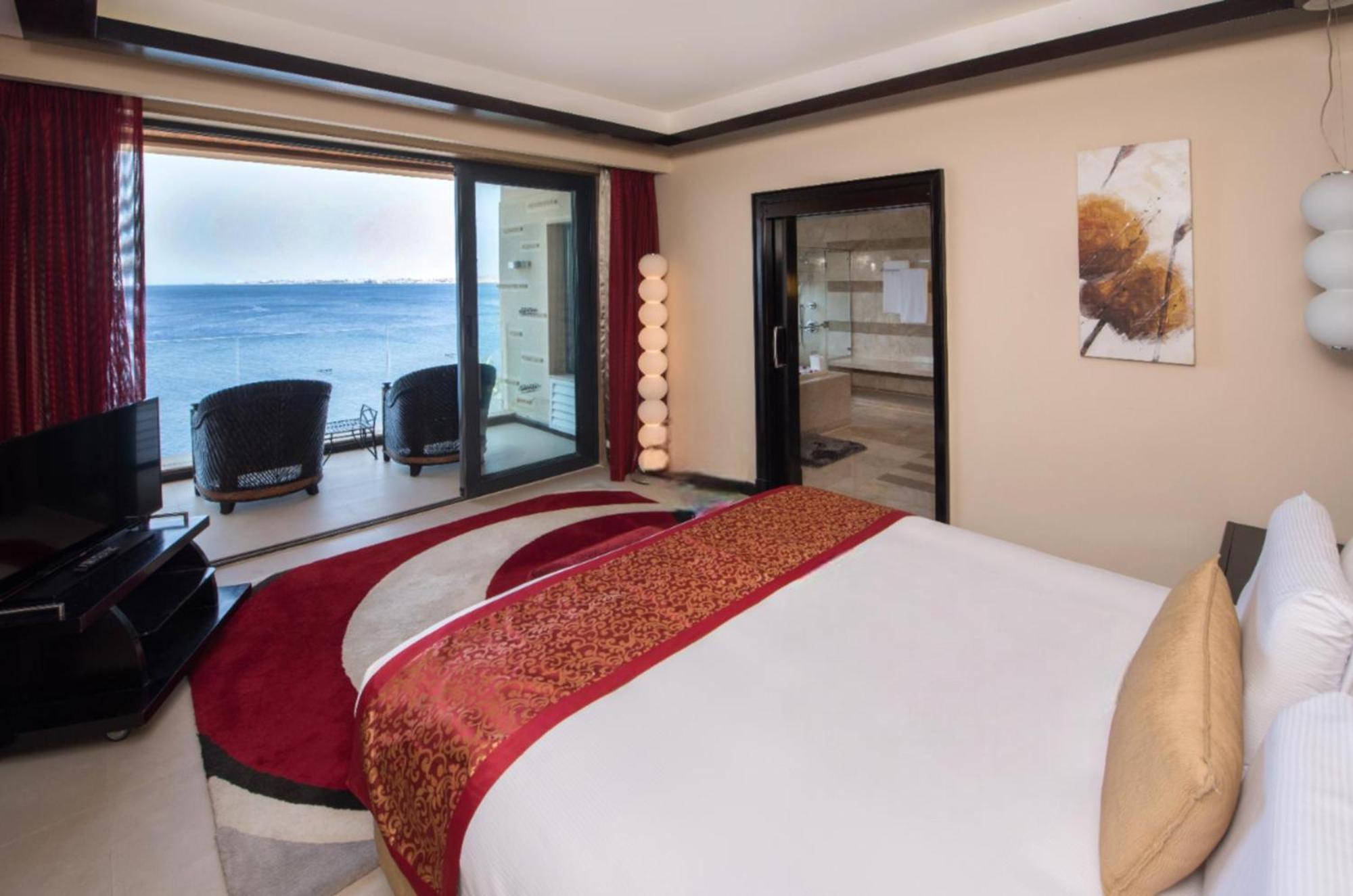 Reef Oasis Blue Bay Resort & Spa Sharm el-Sheikh Exterior foto A bedroom at the hotel