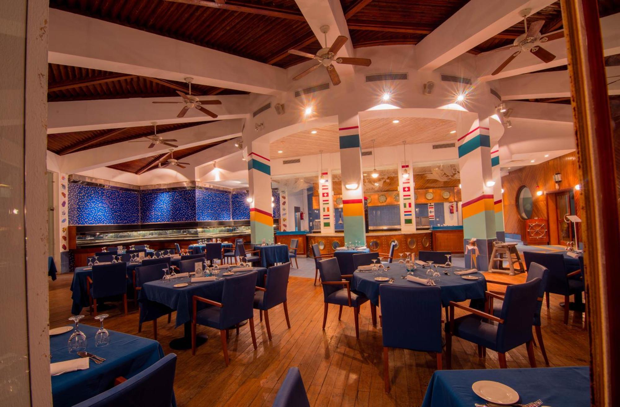 Reef Oasis Blue Bay Resort & Spa Sharm el-Sheikh Exterior foto The restaurant at the club