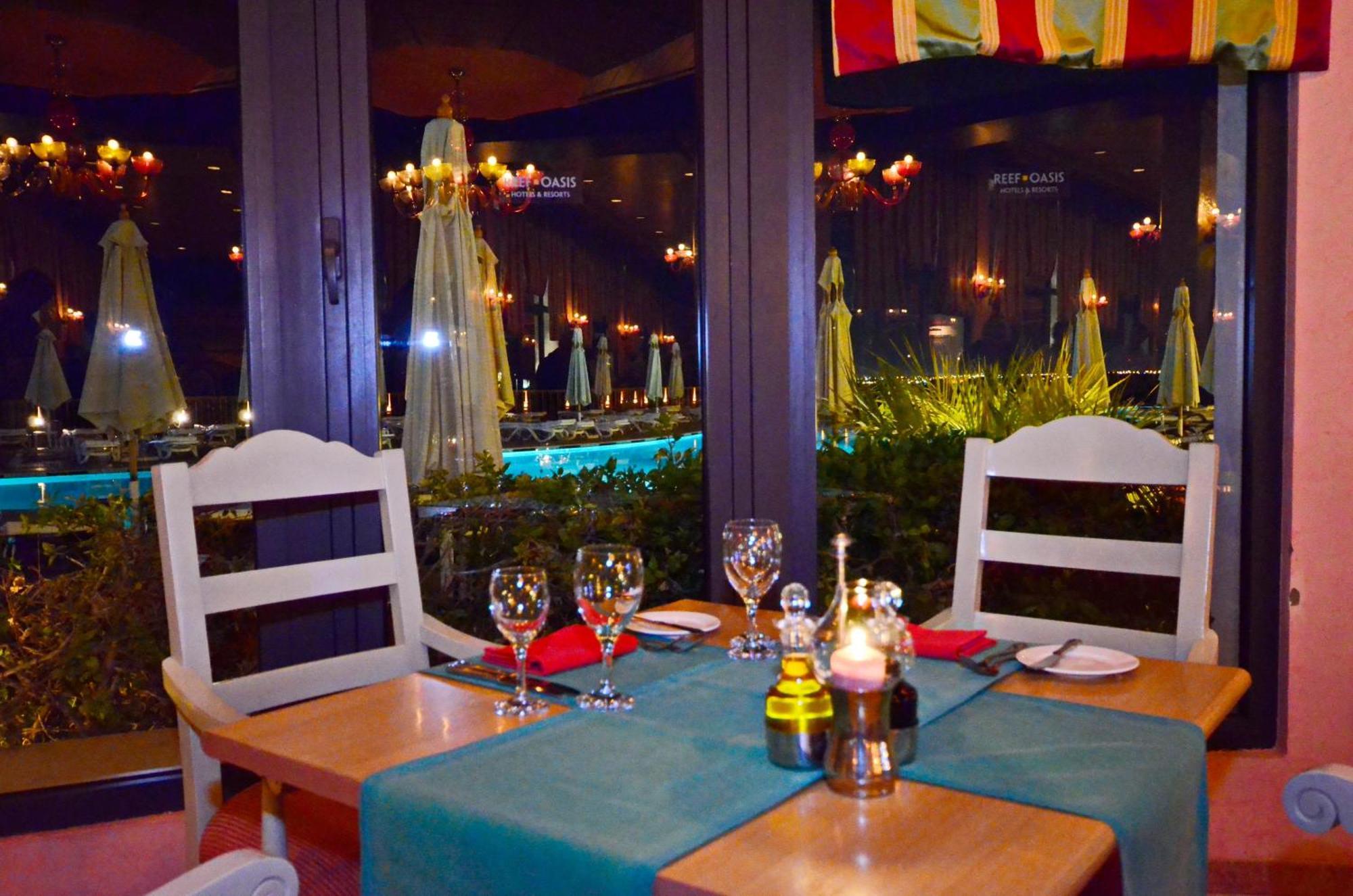 Reef Oasis Blue Bay Resort & Spa Sharm el-Sheikh Exterior foto A restaurant in the Maldives