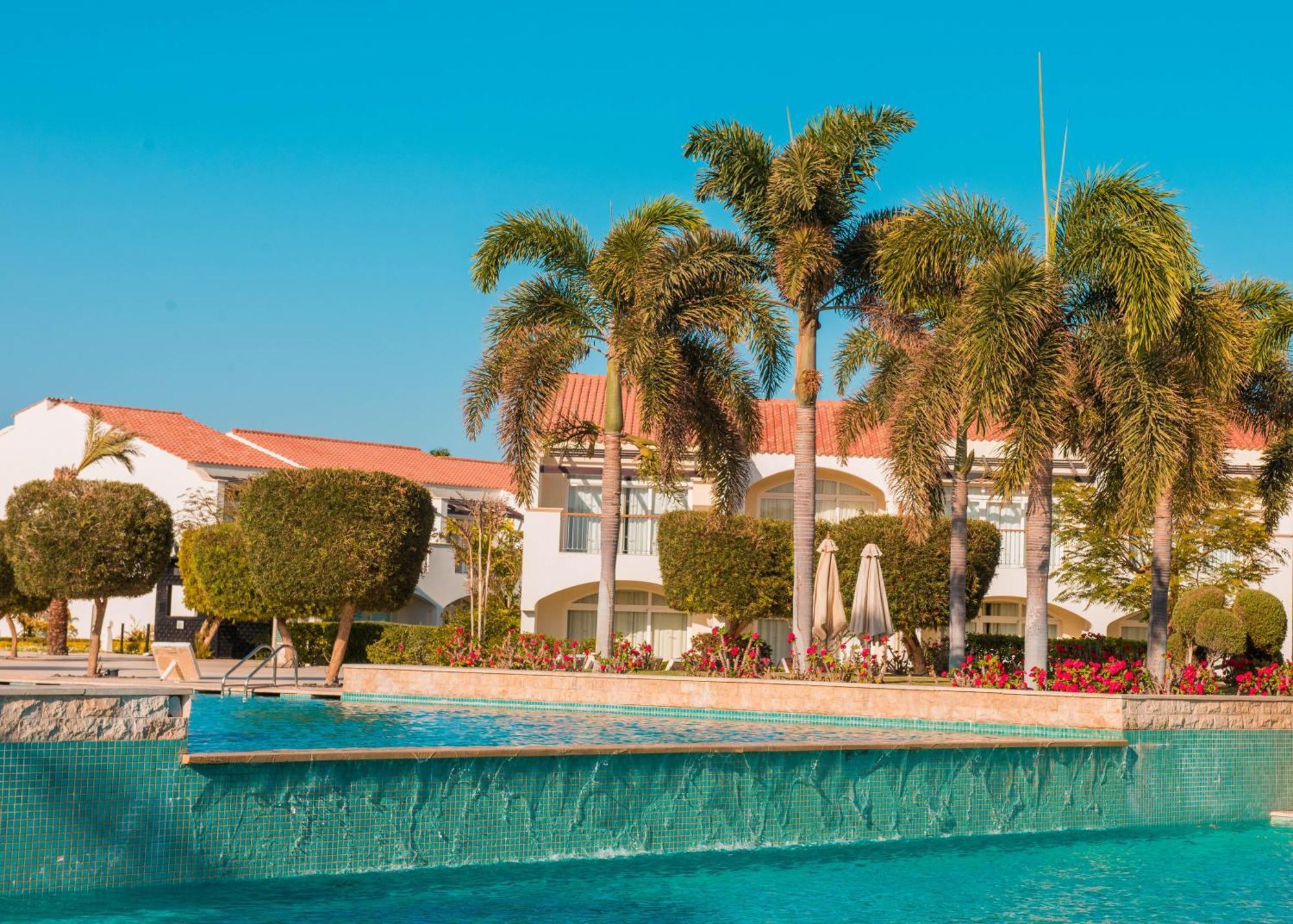 Reef Oasis Blue Bay Resort & Spa Sharm el-Sheikh Exterior foto The pool at the Sheraton Club Resort