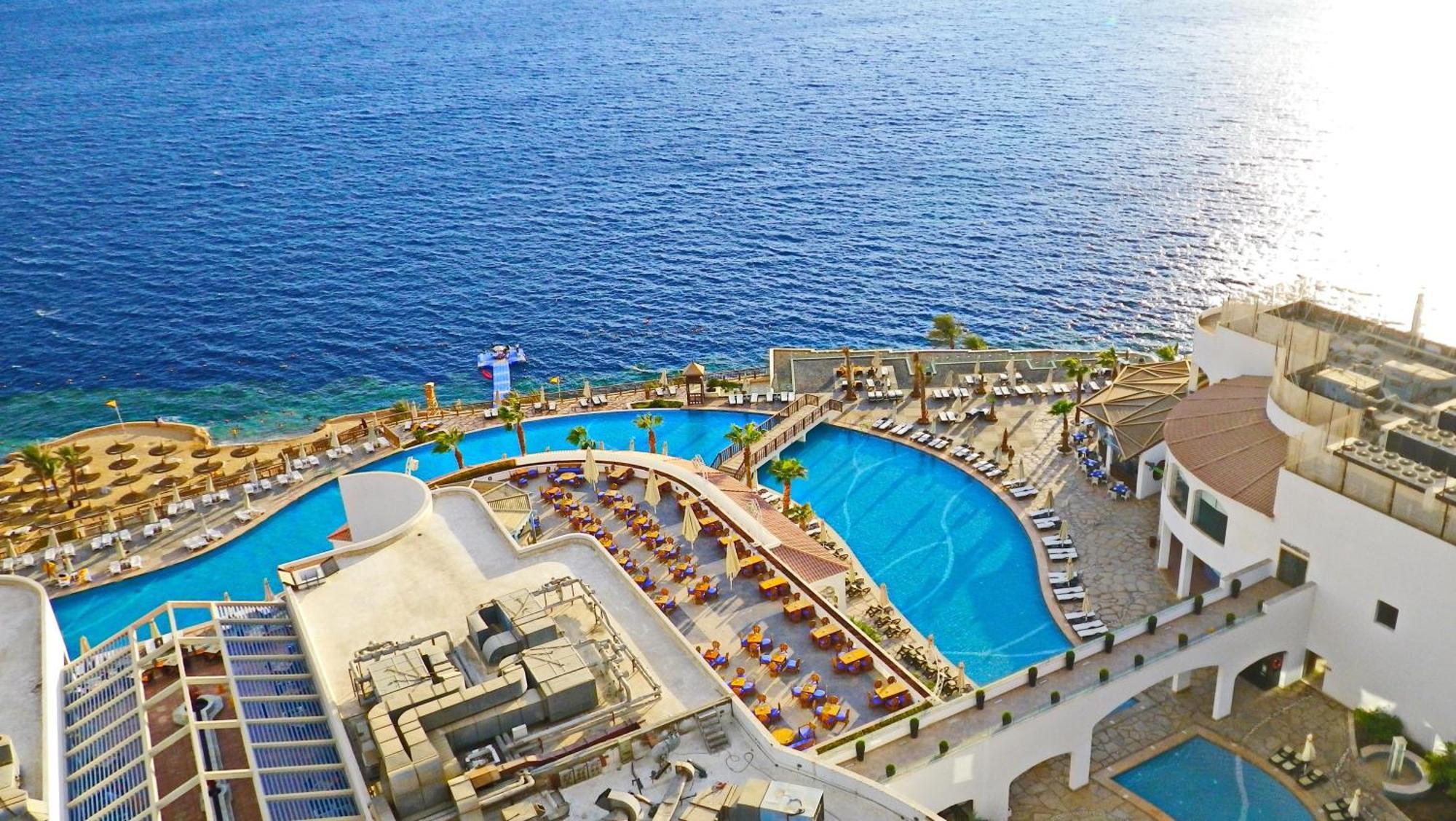 Reef Oasis Blue Bay Resort & Spa Sharm el-Sheikh Exterior foto The resort's swimming pool
