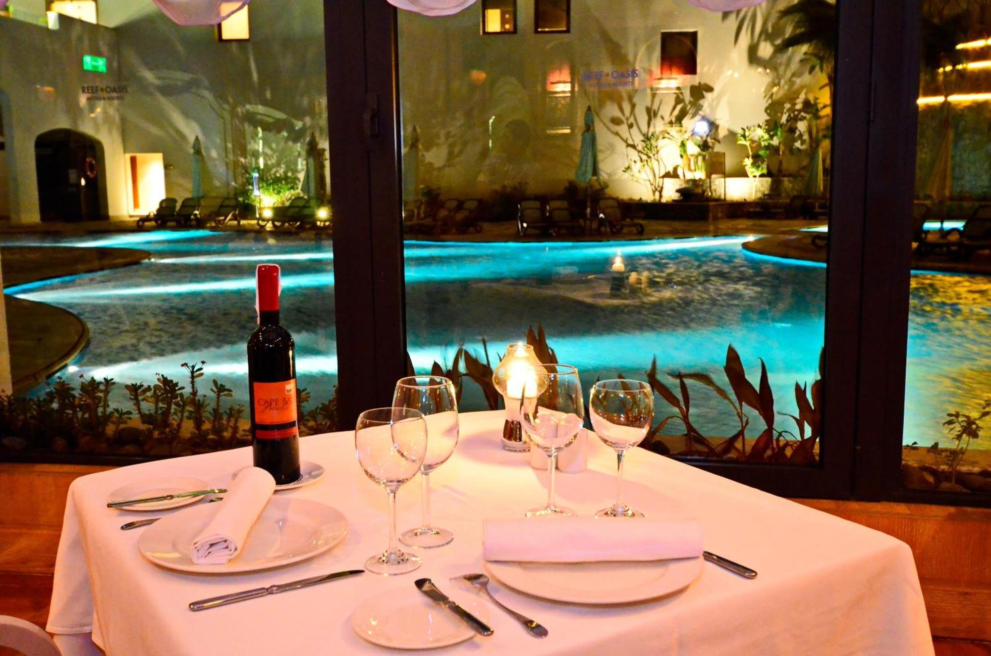 Reef Oasis Blue Bay Resort & Spa Sharm el-Sheikh Exterior foto The restaurant at the hotel