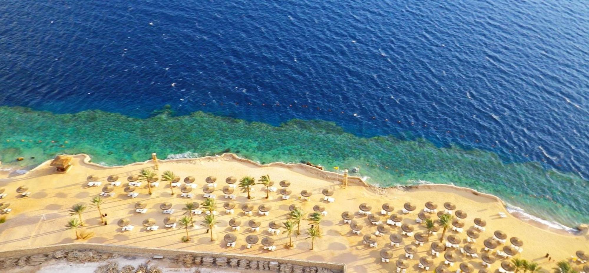 Reef Oasis Blue Bay Resort & Spa Sharm el-Sheikh Exterior foto Aerial view of the beach